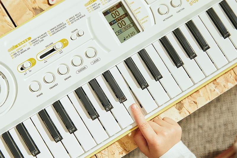 Teclado Casio SA-80H2 con Adaptador